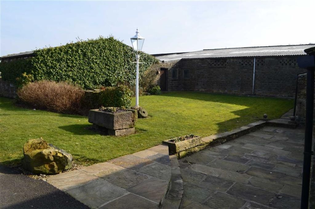 3 bedroom property to rent in Berristall Head Farm, Bent Road, Hepworth