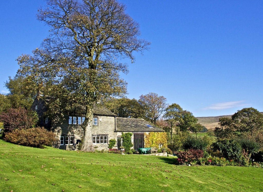 5 bedroom farm house for sale in Castleshaw, Delph, SADDLEWORTH, OL3