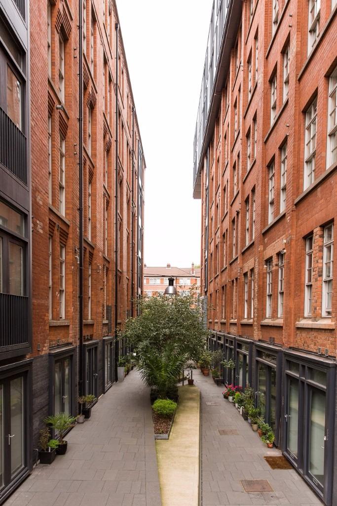 Crossrail,Front Elevation