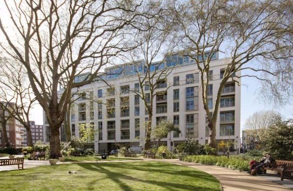 Ebury Square,Local