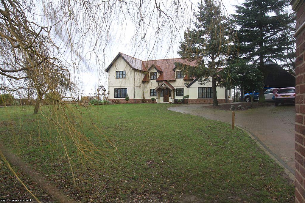 5 bedroom detached house for sale in Tile Kiln Farm, Hedingham Road