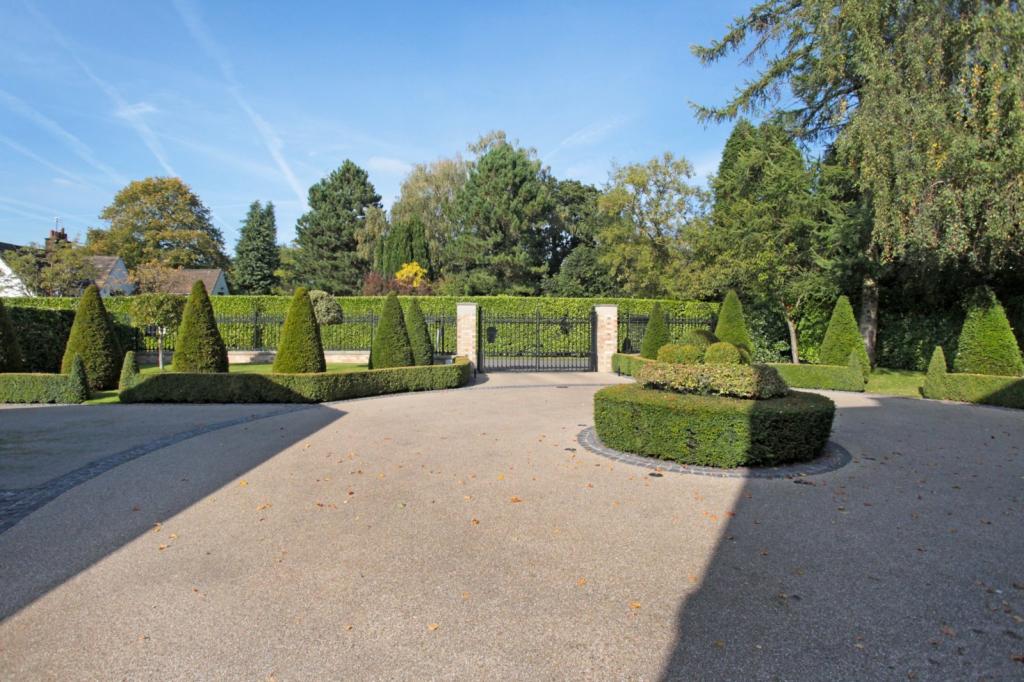 6 bedroom detached house for sale in Barrow Lane, Hale, WA15