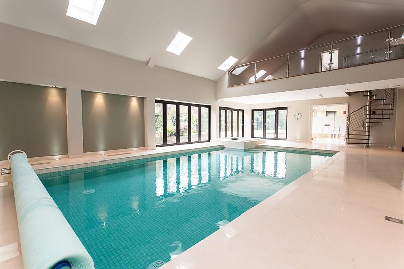 6 bedroom detached house for sale in Macclesfield Road, Prestbury, SK10