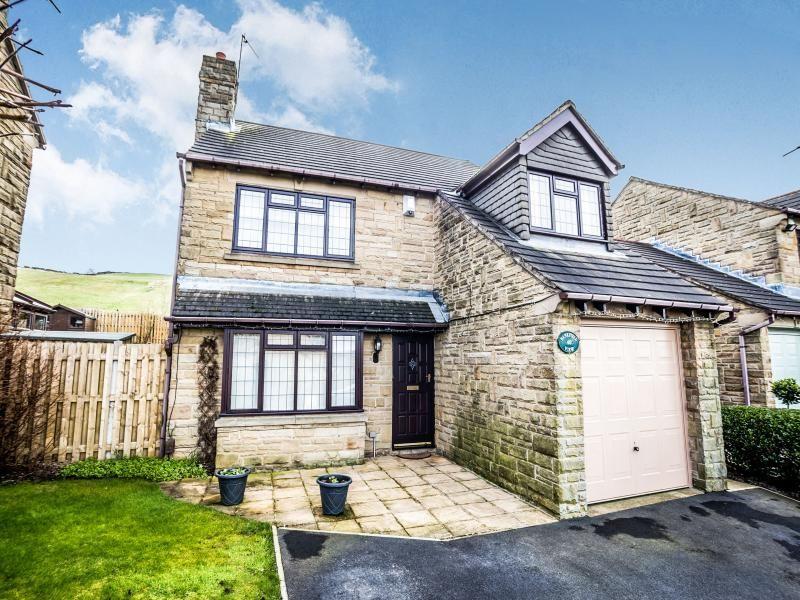 4 bedroom detached house for sale in Epsom Way, Kirkheaton