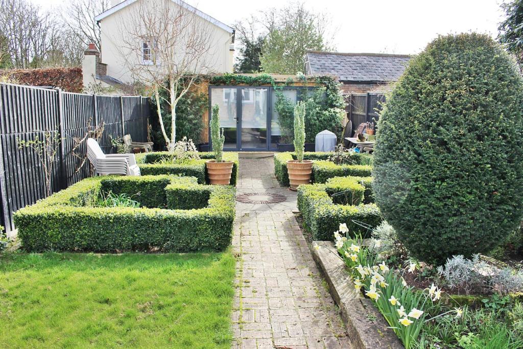 3 bedroom semidetached house for sale in Hill Street, St. Albans, AL3