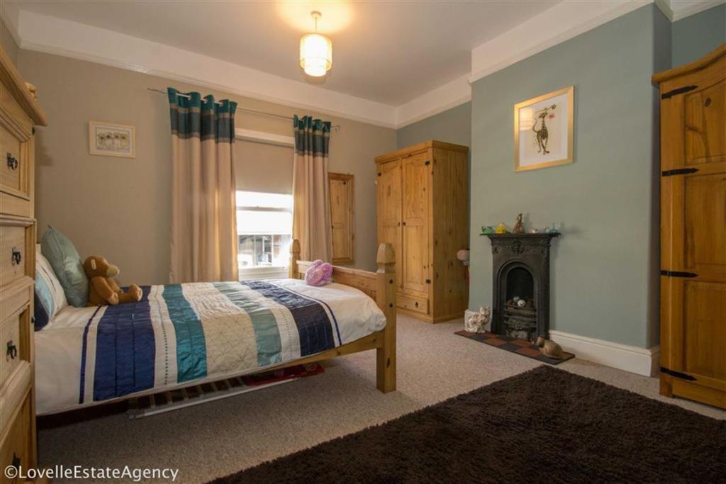 3 bedroom house for sale in Ashby High Street, Ashby, DN16