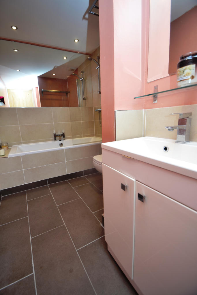 3 bedroom flat for sale in Tantallon Road, Shawlands, Glasgow, G41, G41