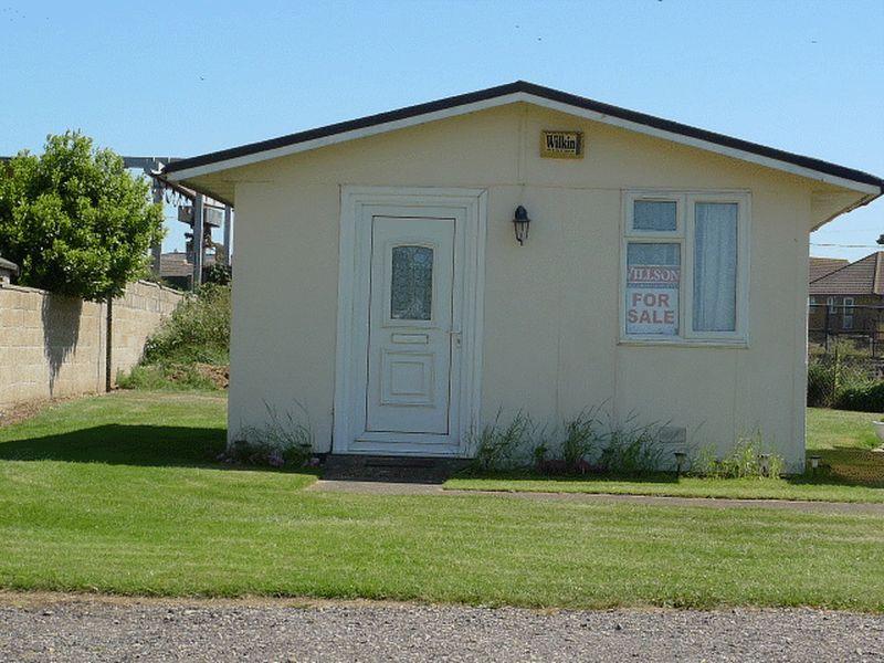 2 bedroom chalet for sale in 1 Seaholme Chalet Park, Seaholme Road