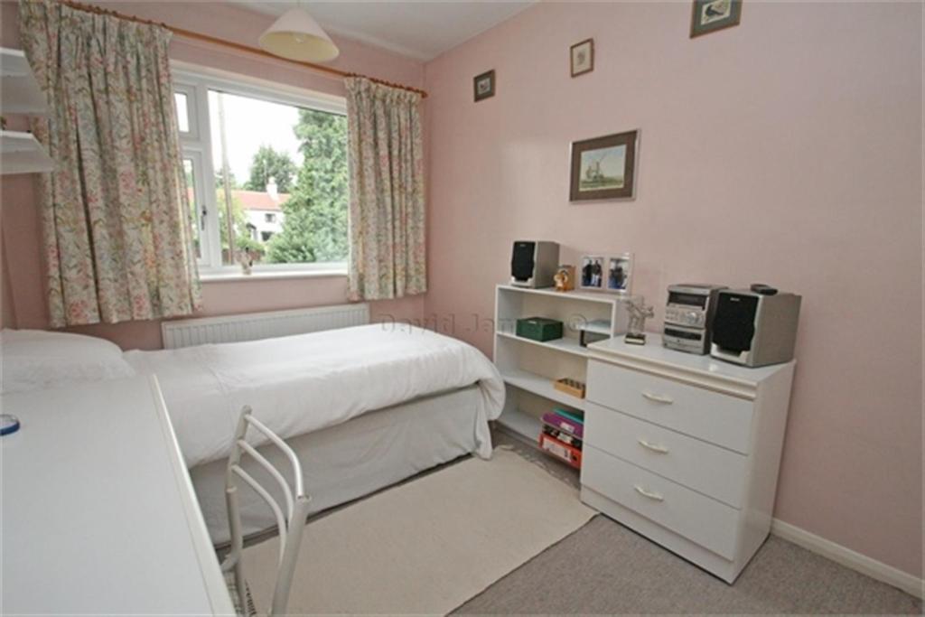 5 bedroom detached house for sale in Mansfield Road, Redhill