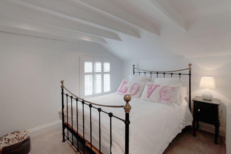 4 bedroom end of terrace house for sale in Stamford Road, Bowdon