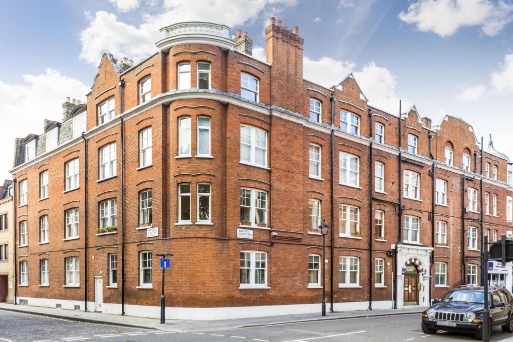 3 bedroom flat for sale in Vincent Square Mansions, Walcott Street