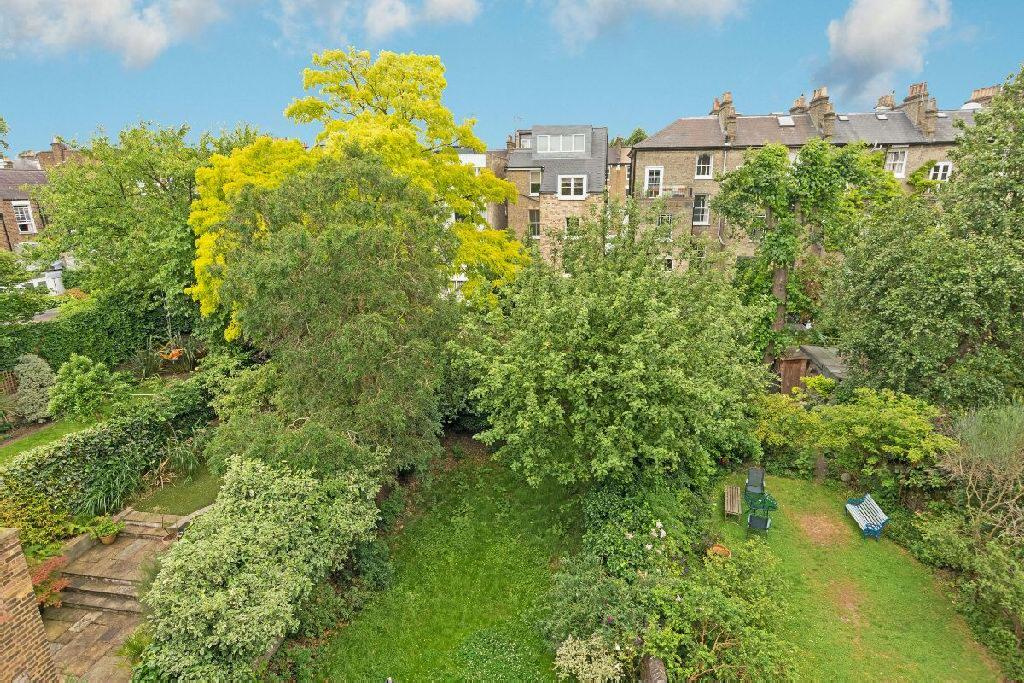 2 bedroom apartment for sale in Dartmouth Park Road, Dartmouth Park NW5