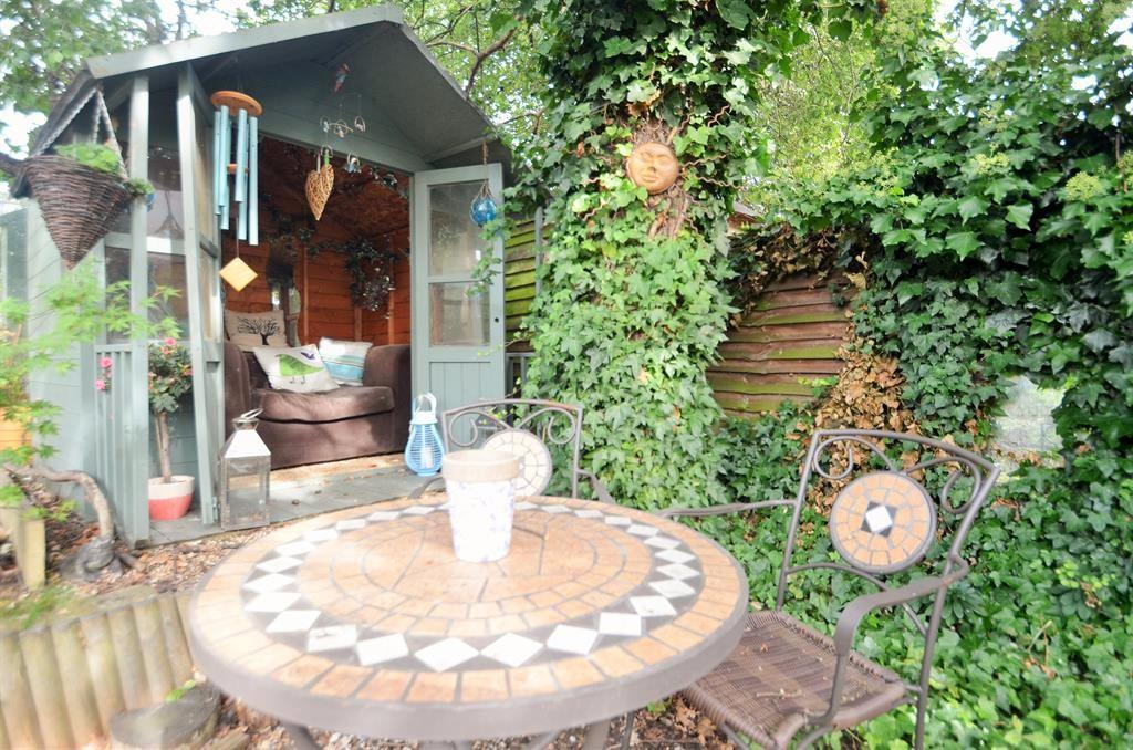 3 bedroom semidetached house for sale in David Avenue, Greenford, Middlesex, UB6, UB6