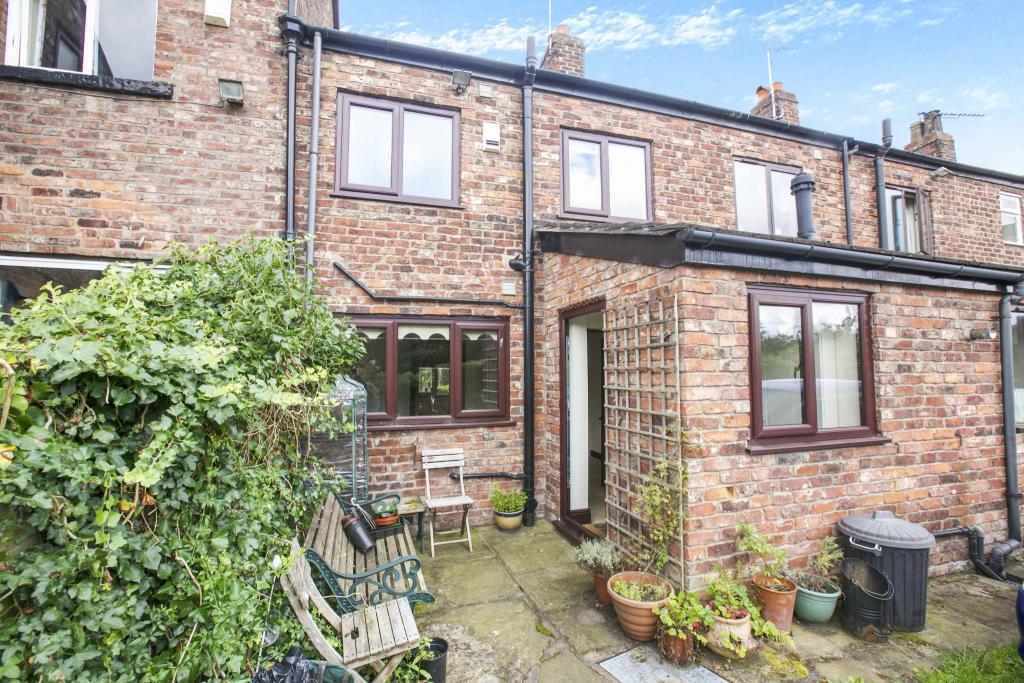 2 bedroom terraced house for sale in Cheadle Road, Cheadle Hulme