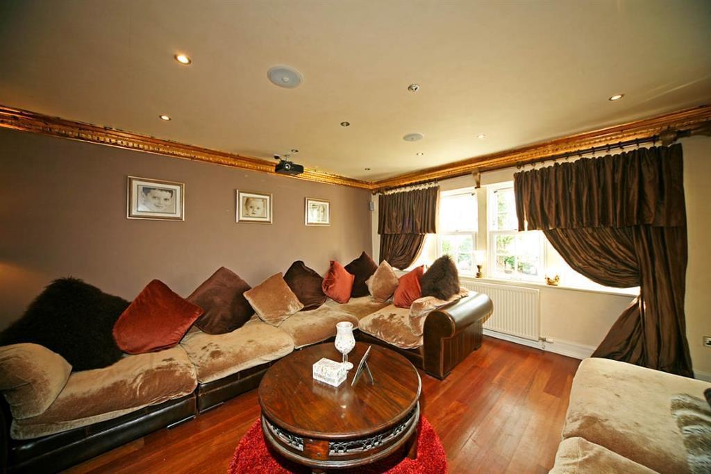 5 bedroom detached house for sale in Sefton Drive, Worsley, Manchester