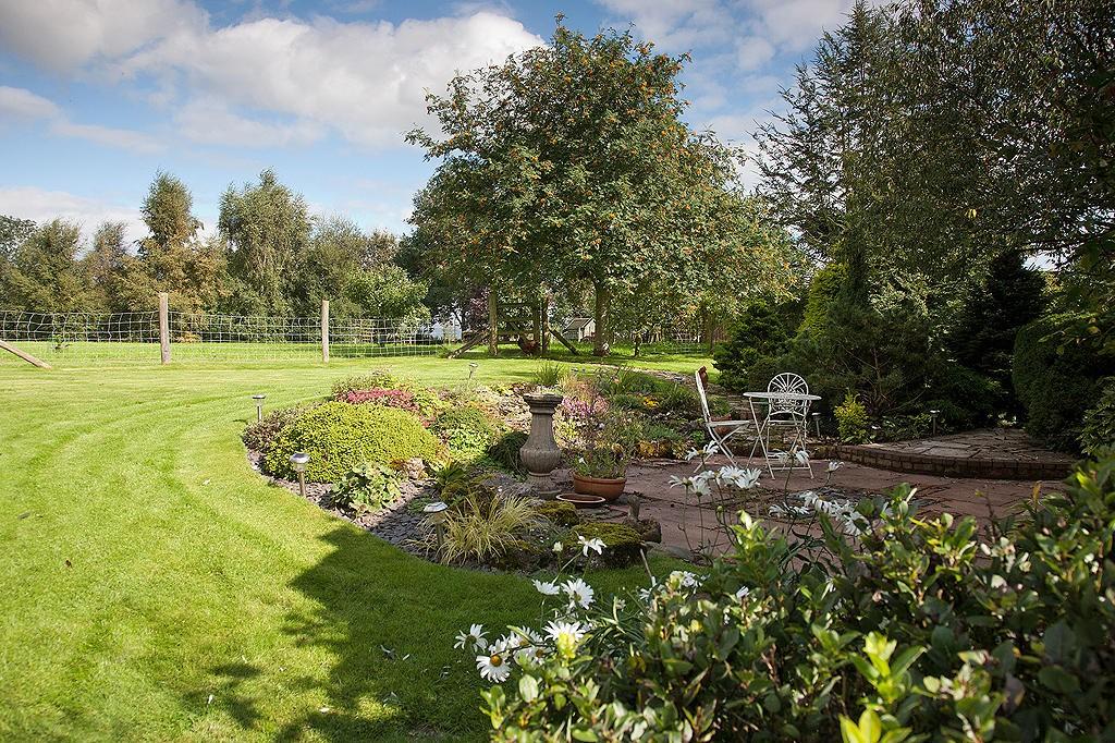 Patio Garden Design Ideas, Photos & Inspiration | Rightmove Home Ideas