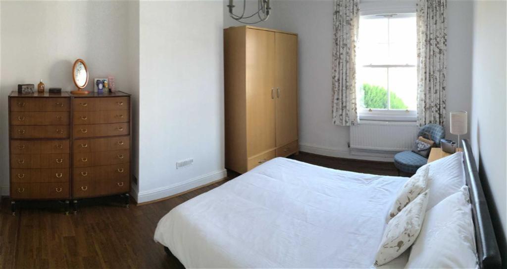 4 bedroom terraced house for sale in Hamilton Street, Hoole, Chester, CH2