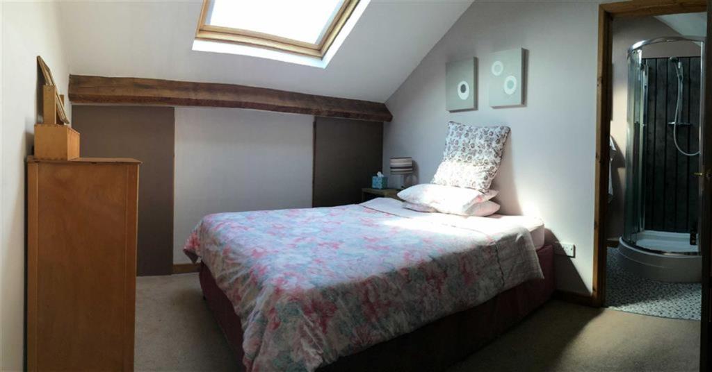 4 bedroom terraced house for sale in Hamilton Street, Hoole, Chester, CH2
