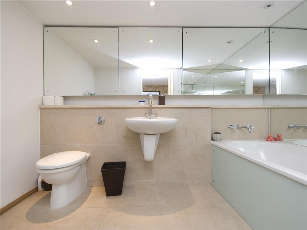 2 bedroom flat for sale in East Eight Apartments, 2 Lansdowne Drive