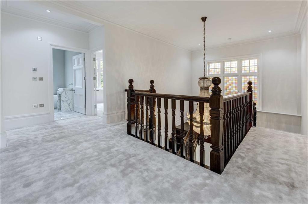 6 bedroom detached house for sale in The Ridgeway, Cuffley