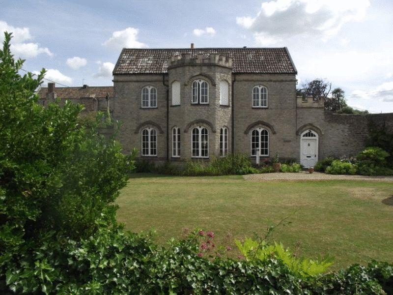 4 bedroom detached house for sale in Siston Court, Mangotsfield