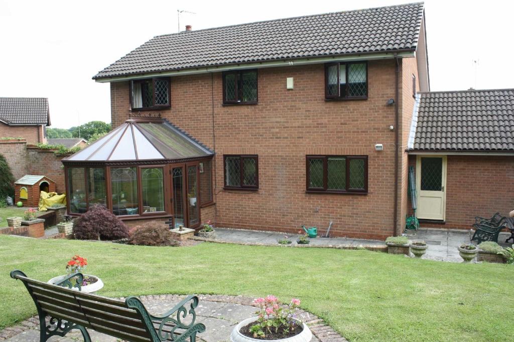 4 bedroom detached house for sale in Fenwick Close, Redditch