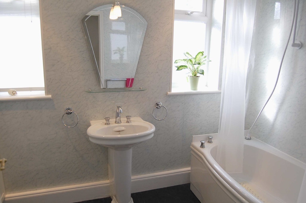 4 bedroom semidetached house for sale in Bramhall Lane, Davenport