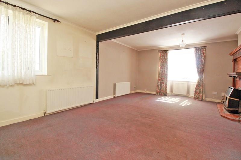 3 bedroom end of terrace house for sale in Beaconsfield Road