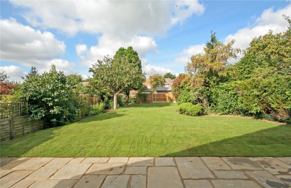 4 bedroom detached house for sale in Paddock Wood, Harpenden, Hertfordshire, AL5