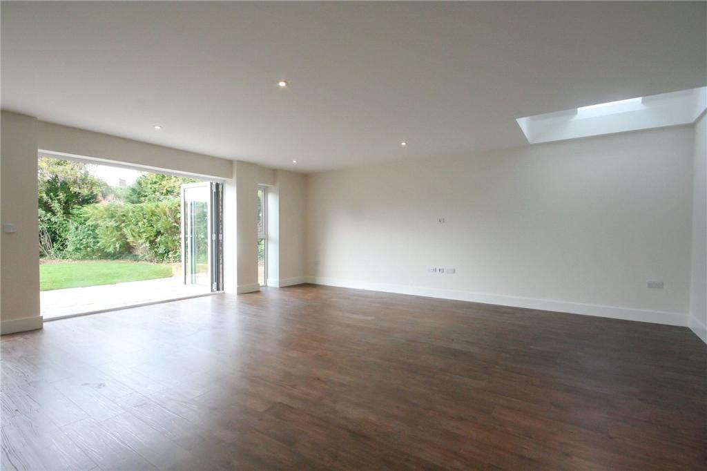 4 bedroom detached house for sale in Paddock Wood, Harpenden