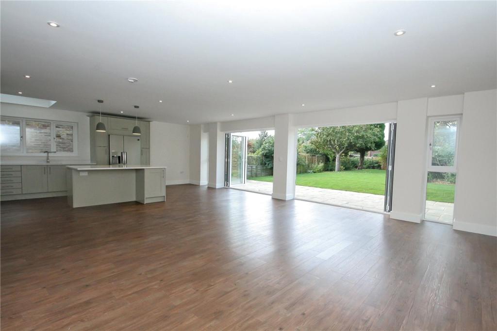 4 bedroom detached house for sale in Paddock Wood, Harpenden, Hertfordshire, AL5