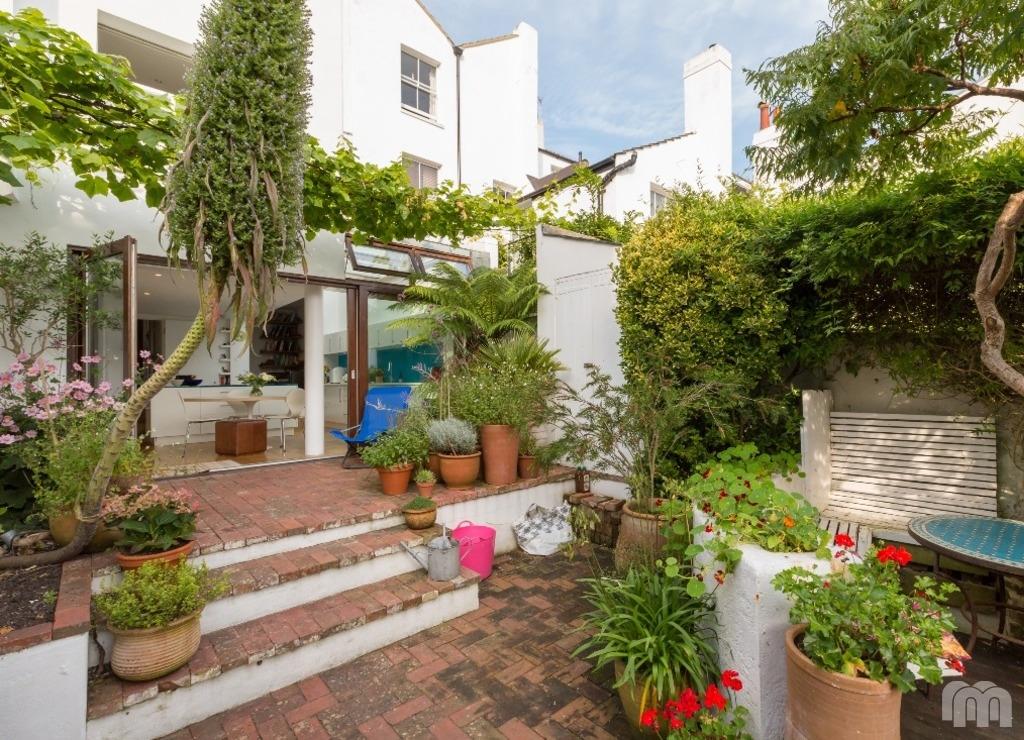 4 bedroom terraced house for sale in Victoria Road, Brighton, East