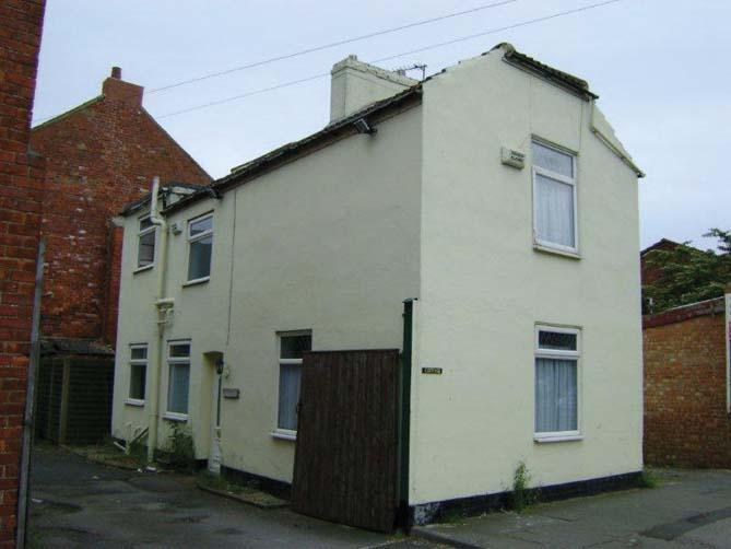 2 bedroom terraced house for sale in The Cottage, Owton Manor Lane