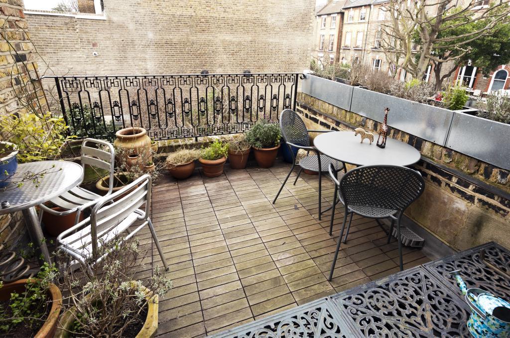 4 bedroom terraced house for sale in Bartholomew Road, London, Camden