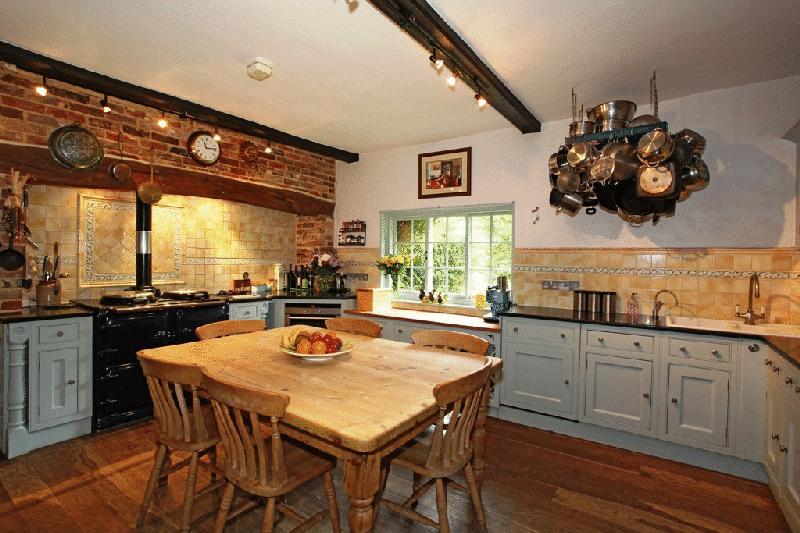 7 bedroom farm house for sale in Theobalds Road, Burgess Hill, West