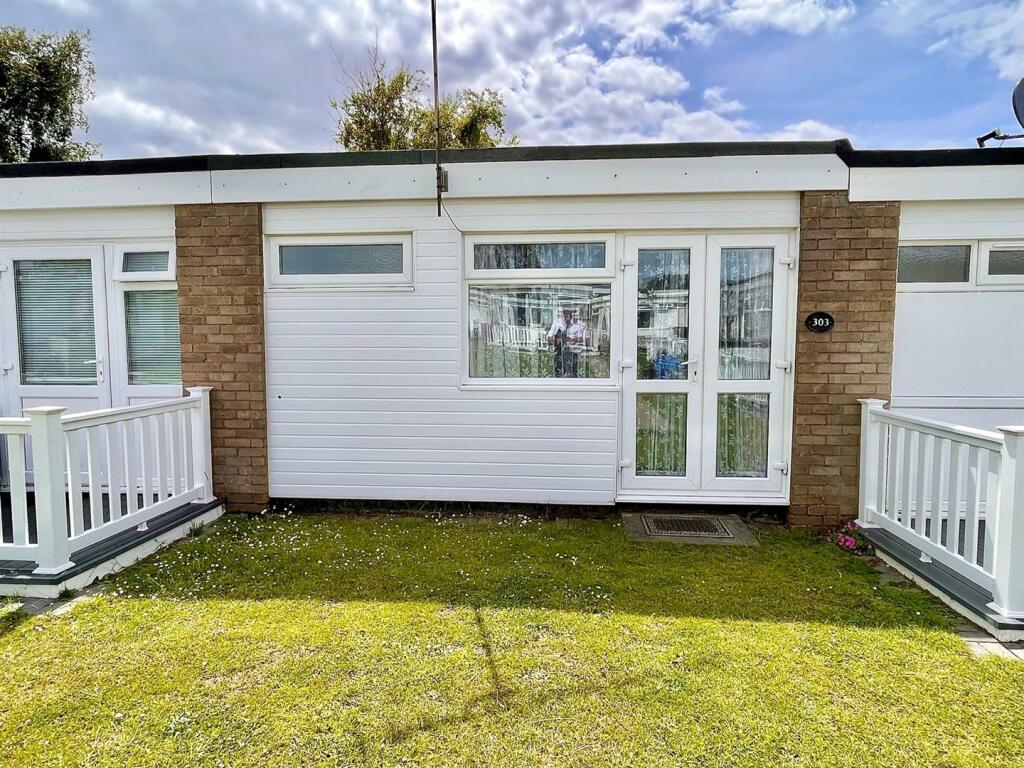 2 Bedroom Chalet For Sale In Belle Aire Hemsby NR29