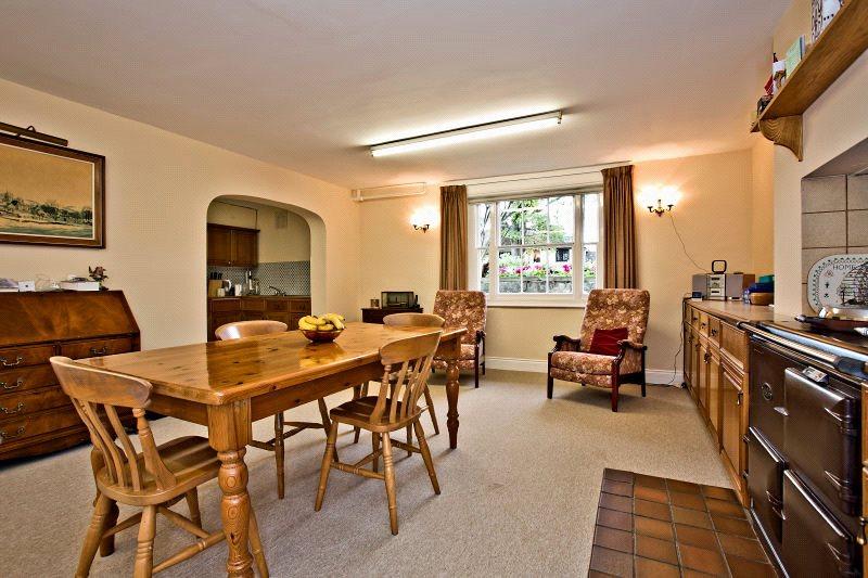 7 bedroom semidetached house for sale in West Approach Drive