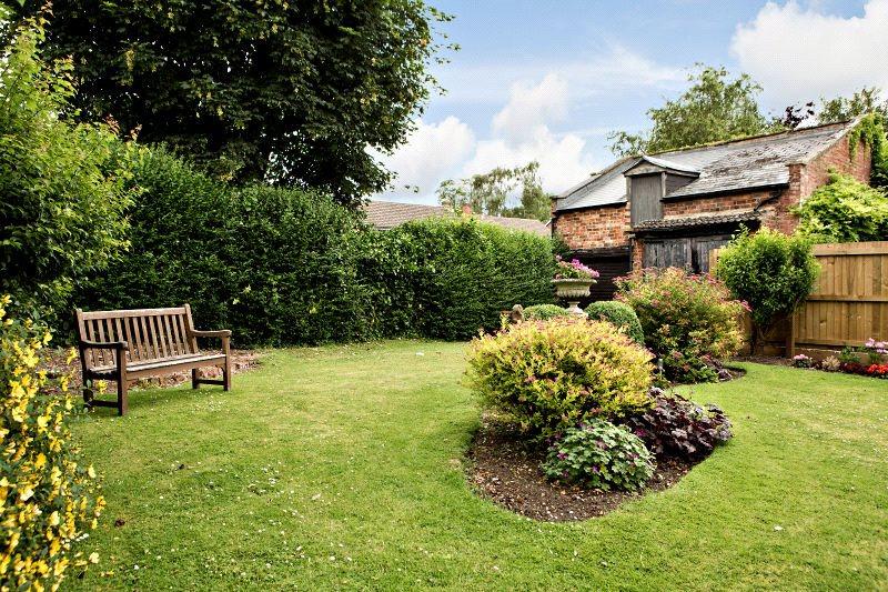 7 bedroom semidetached house for sale in West Approach Drive