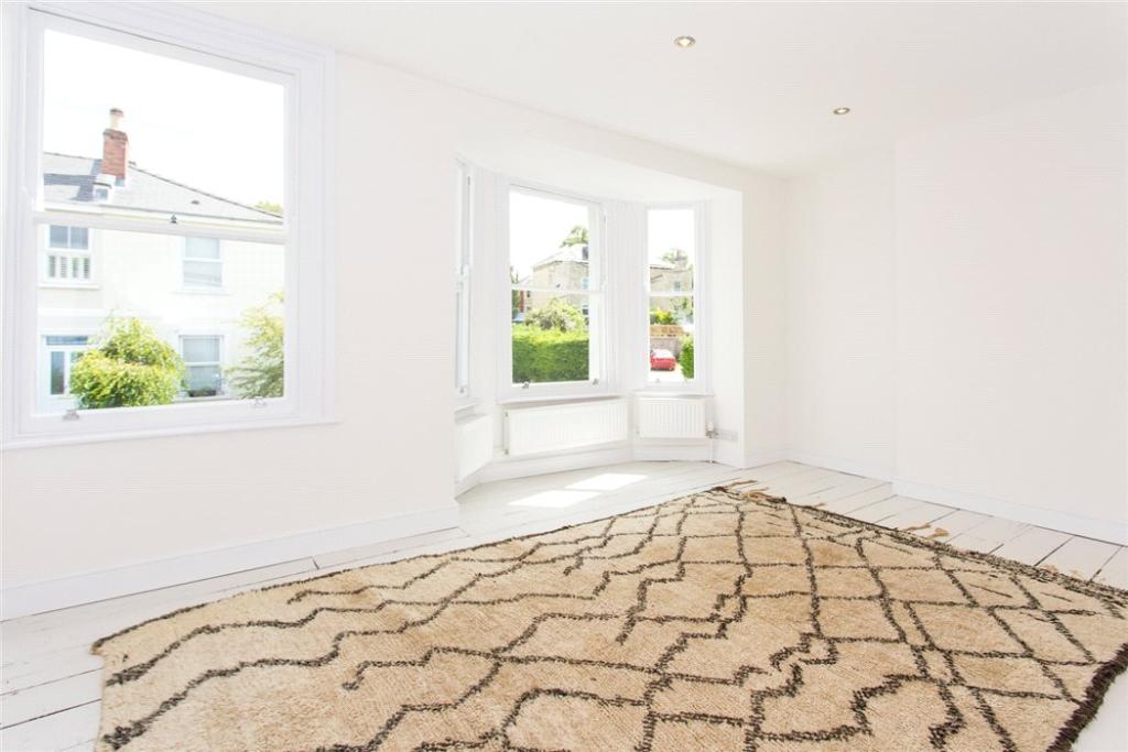 3 bedroom semidetached house for sale in Upper Norwood Street