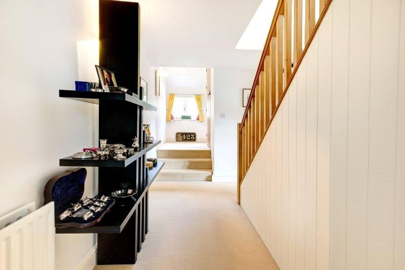 5 bedroom detached house for sale in Smewins Road, White Waltham