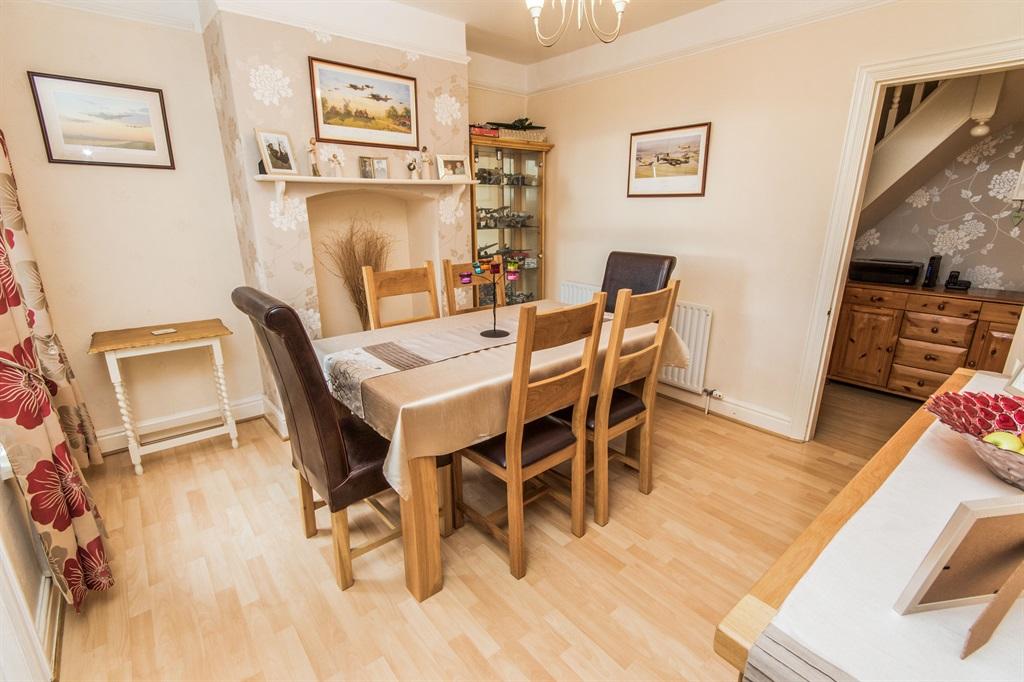 3 bedroom terraced house for sale in Huntingtower Road, Grantham, NG31