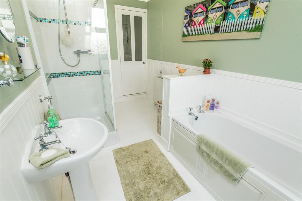 3 bedroom terraced house for sale in Huntingtower Road, Grantham, NG31