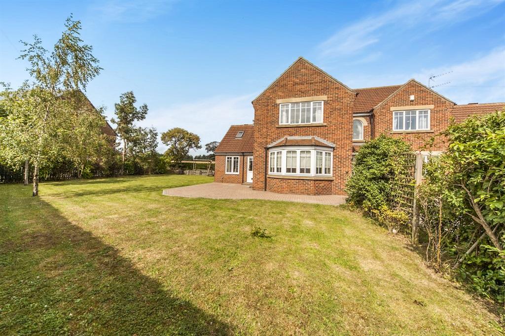 5 bedroom detached house for sale in High Road Avenue, Middleham