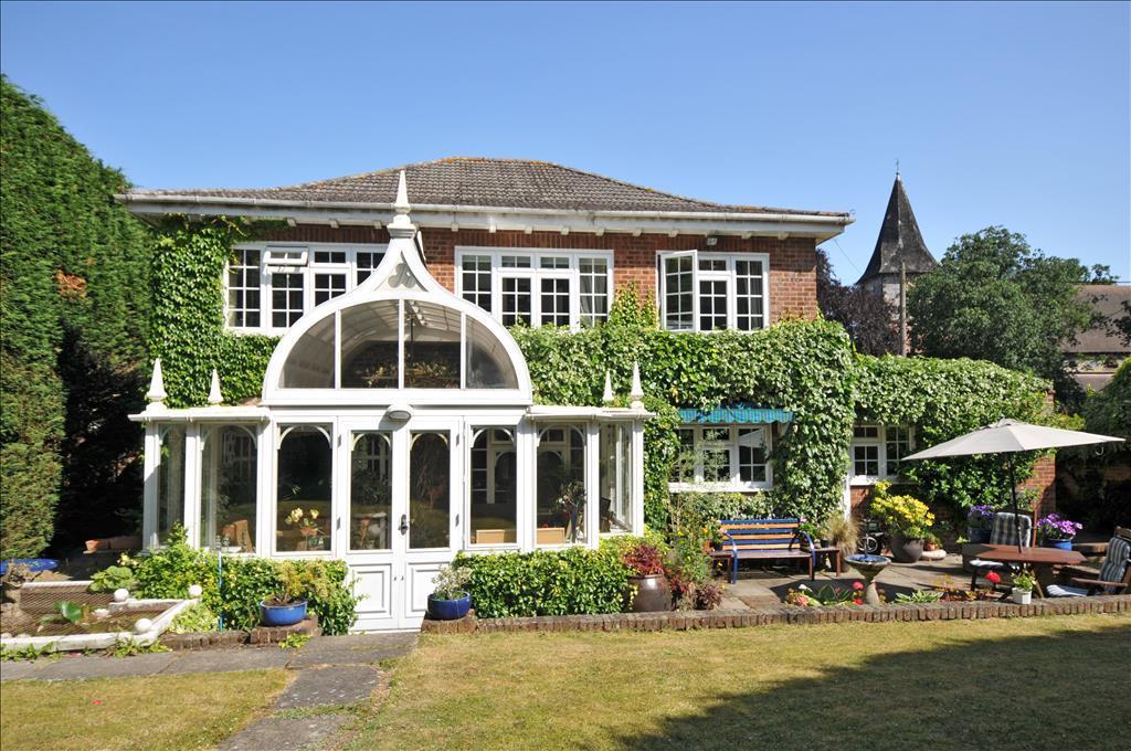 4 bedroom detached house for sale in Shirley Church Road, Croydon, CR0