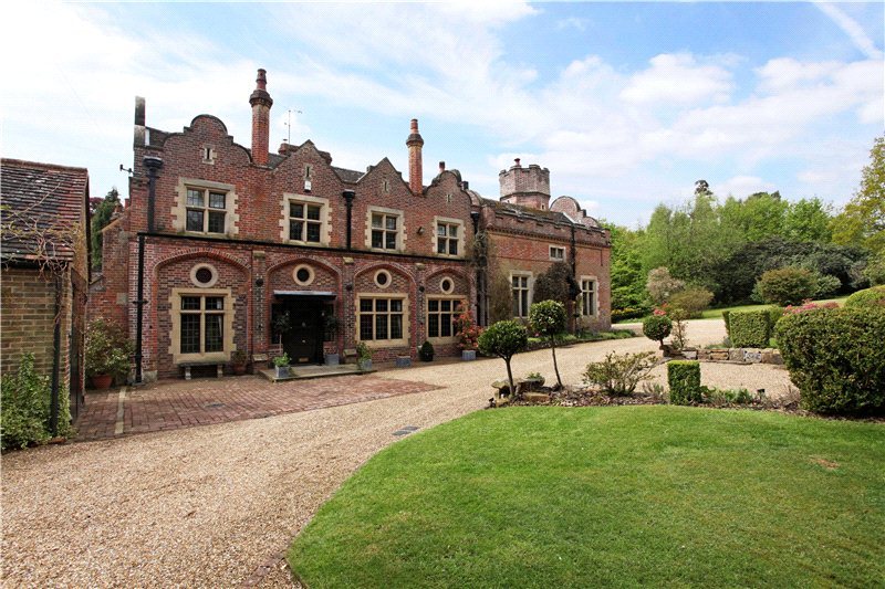 4 bedroom semidetached house for sale in The Drive, Maresfield Park