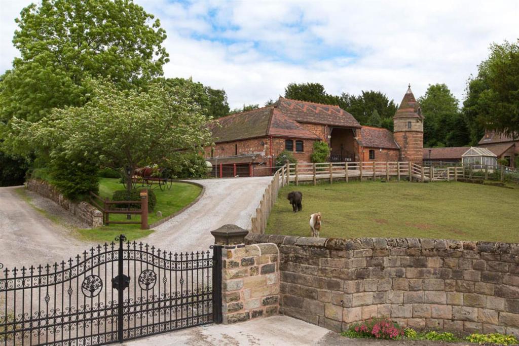 6 bedroom country house for sale in The Field, Shipley Country Park