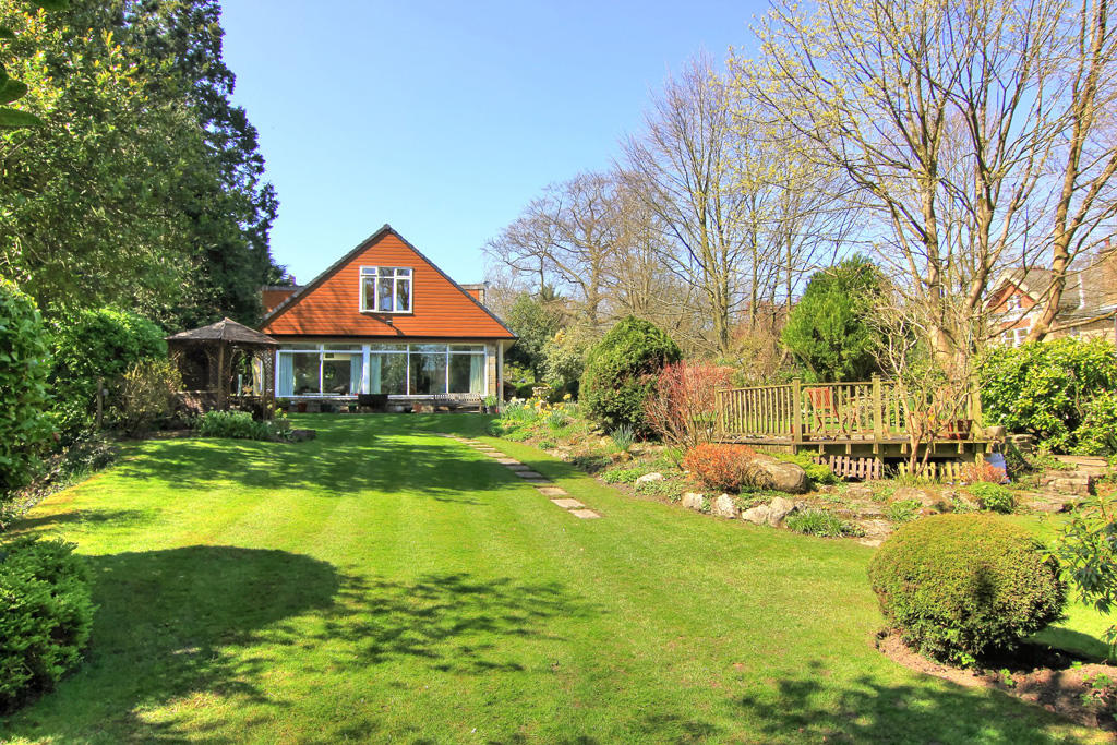 5 bedroom detached house for sale in Raikes End, 1 Grassington Road