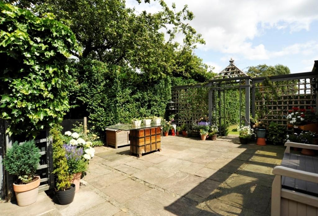 4 bedroom detached house for sale in 141 Wetherby Road, Harrogate, HG2