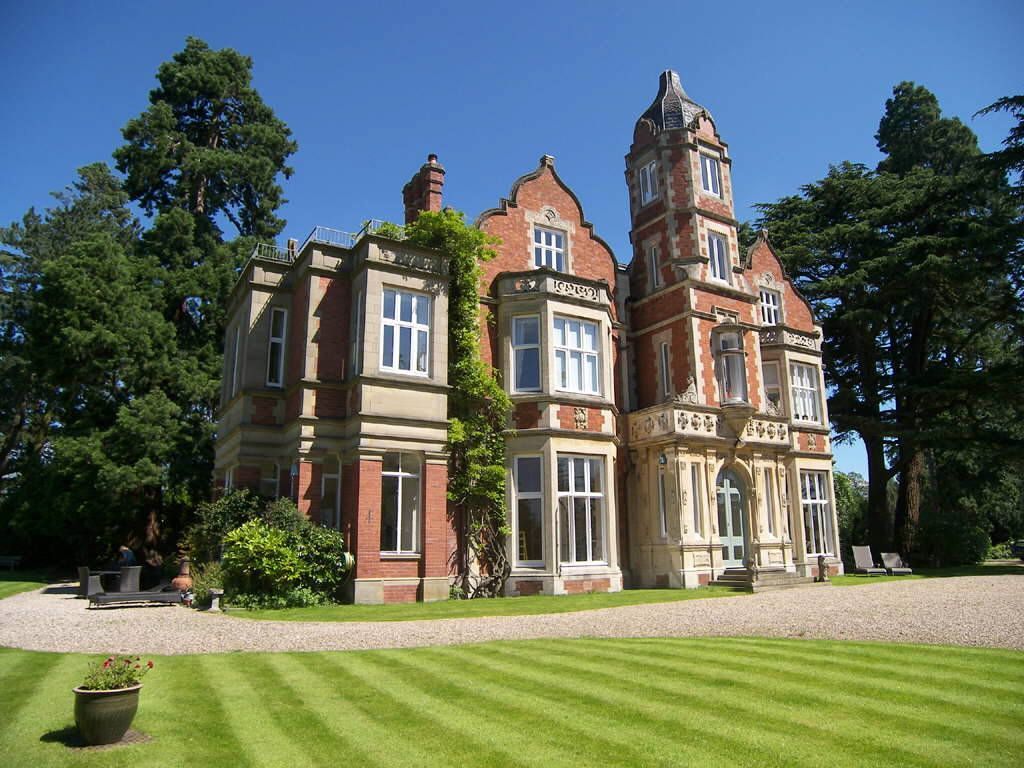 2 bedroom flat for sale in Flat 1 Parkfields, Arden Drive, Dorridge