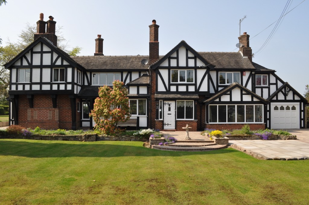 5 bedroom detached house for sale in Tudor Lodge, Sandon Road